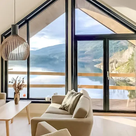 3 Bedroom Lovely In * Hebnes