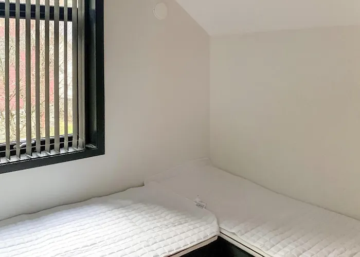 3 Bedroom Lovely In * Hebnes