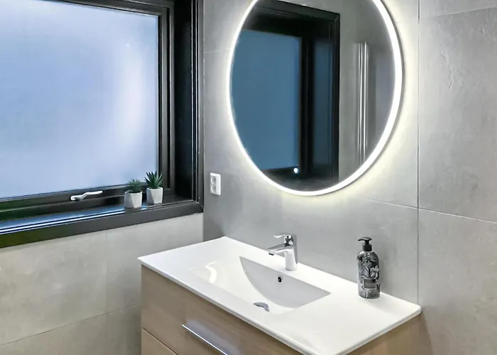 3 Bedroom Lovely In Hebnes