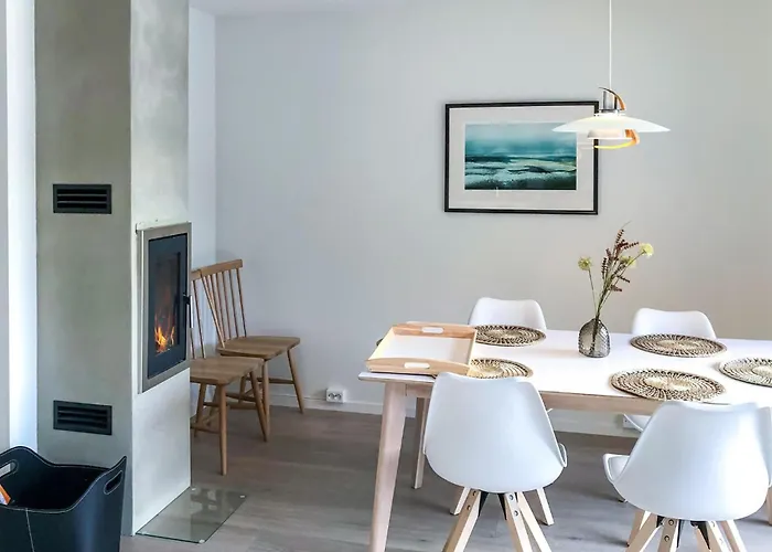 3 Bedroom Lovely In Ferienhaus Hebnes